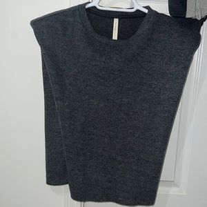 Babaton Sleeveless Sweater Top